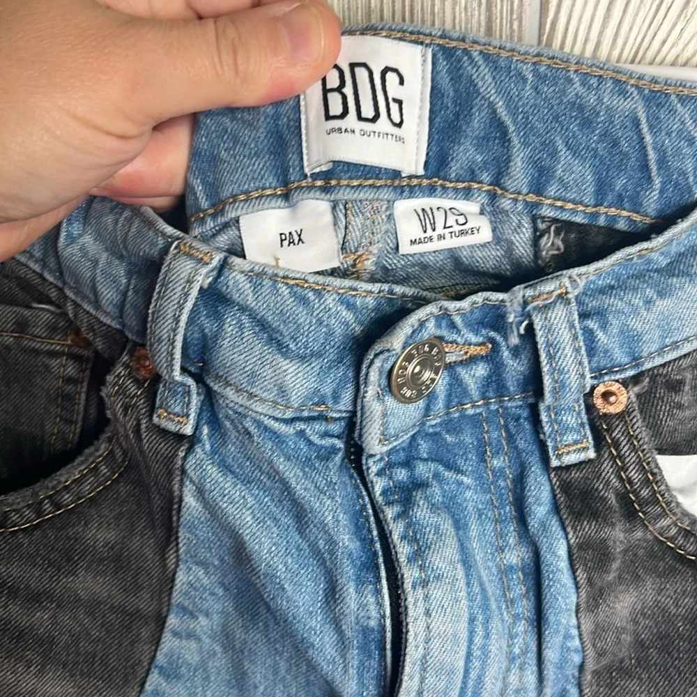 Women’s BDG high waisted pax raw hem jean shorts size 29 - Picture 2 of 4